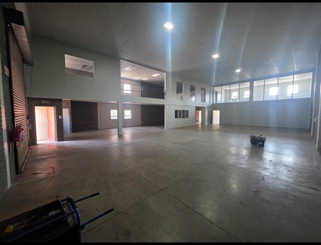 550M² WAREHOUSE TO LET IN STORMILL